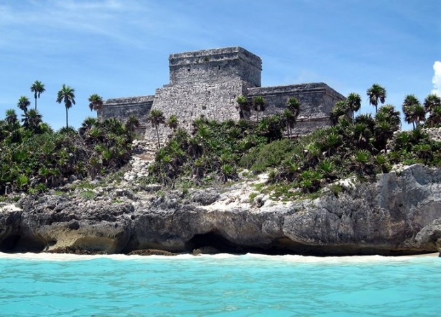Vista de Tulum desde el Mar Caribe 
